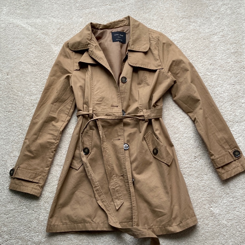 Love Tree Lightweight button-down Trench in size S
